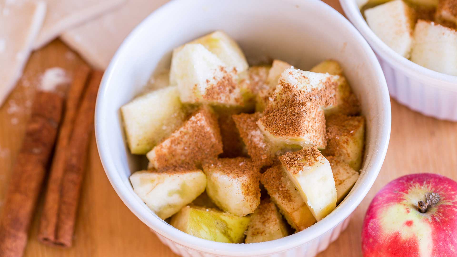 Red apples, cinnamon for apple pie