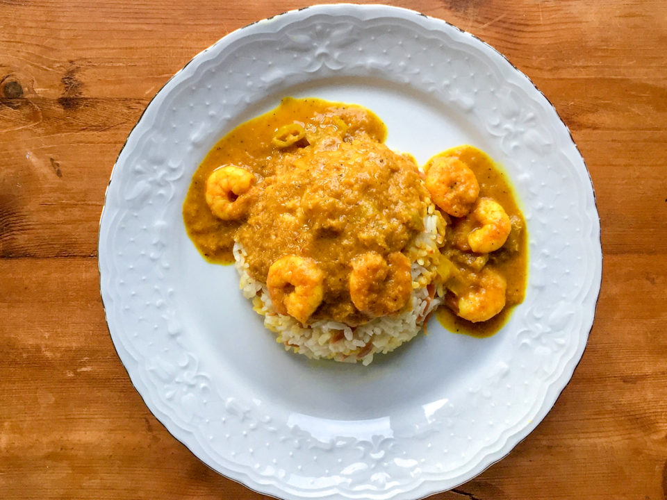 prawn with curry sauce on rice